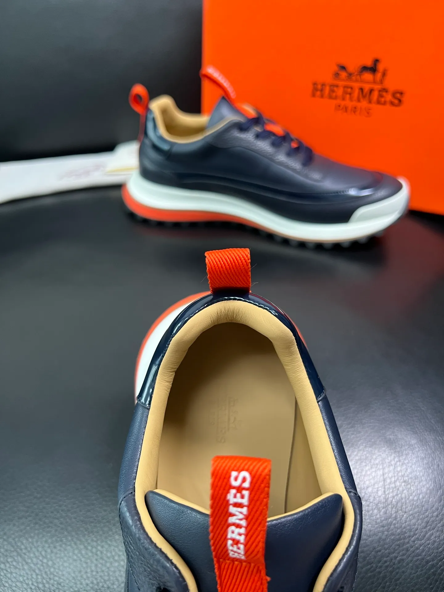 Men's shoes 💰800 Hermes top purchasing Hermes counters are on sale simultaneously with original factory configuration, original cowhide fabrics imported from Italy, high-quality splicing technology, fully imported water-dyed cowhide linings, soles: original soles specially provided by the factory are super comfortable, the original factory follows the order and high quality, you can enter and exit the counter at will, welcome to compare at the counter, code number 39-44 (customized 38 45) 85863